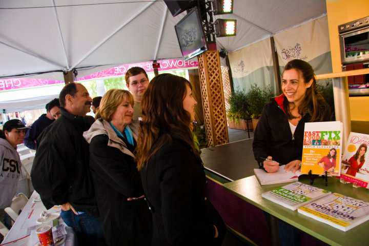 Devin Alexander cooking demo at Disney California Food and Wine Festival: packed audience