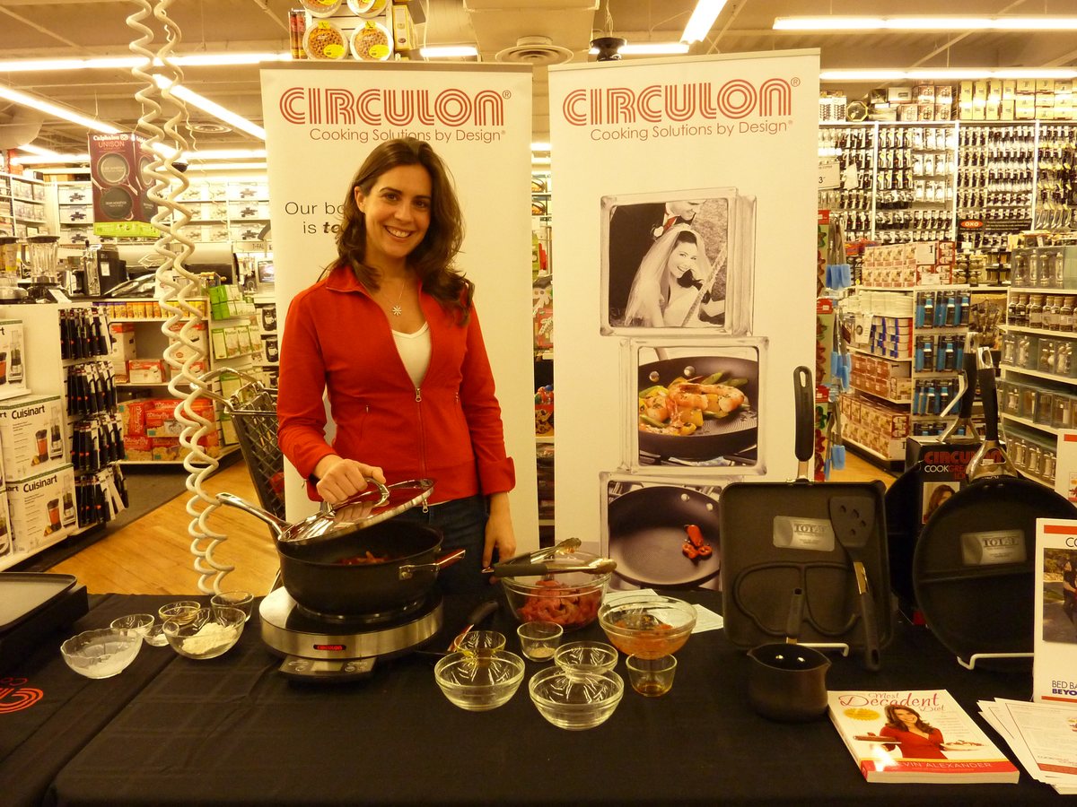 Devin Alexander running an in-store Circulon cookware demo